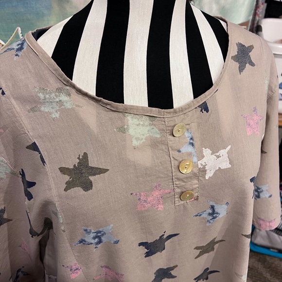 Italian made short sleeve top with embellishments - Picture 5 of 6